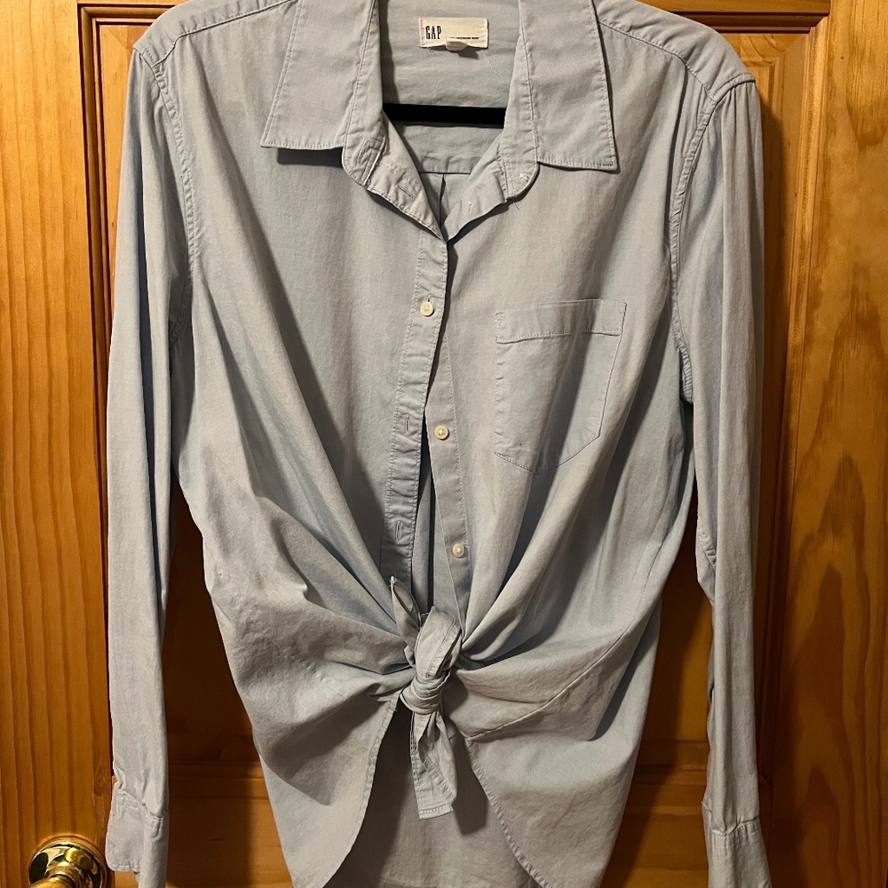 Gap long sleeve button up top light blue size xl